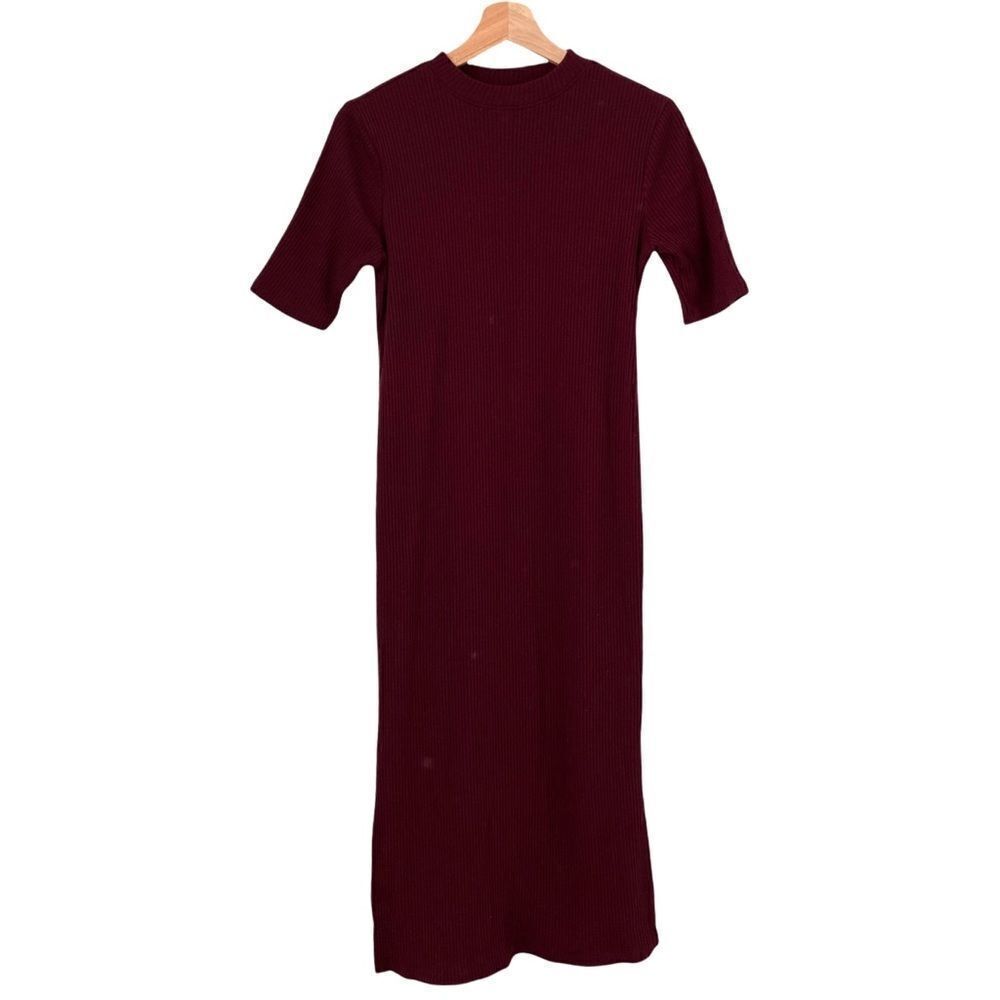 Forever21 Contemporary Burgundy Ribbed Knit Body-con Crewneck Dress in Size M